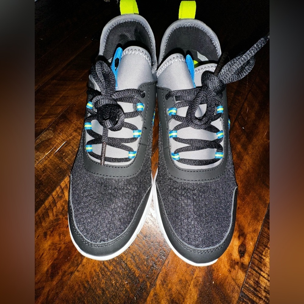UEC Vionic Woman’s Helena Black and Blue Sneakers Sz 8.5 - Picture 2 of 9